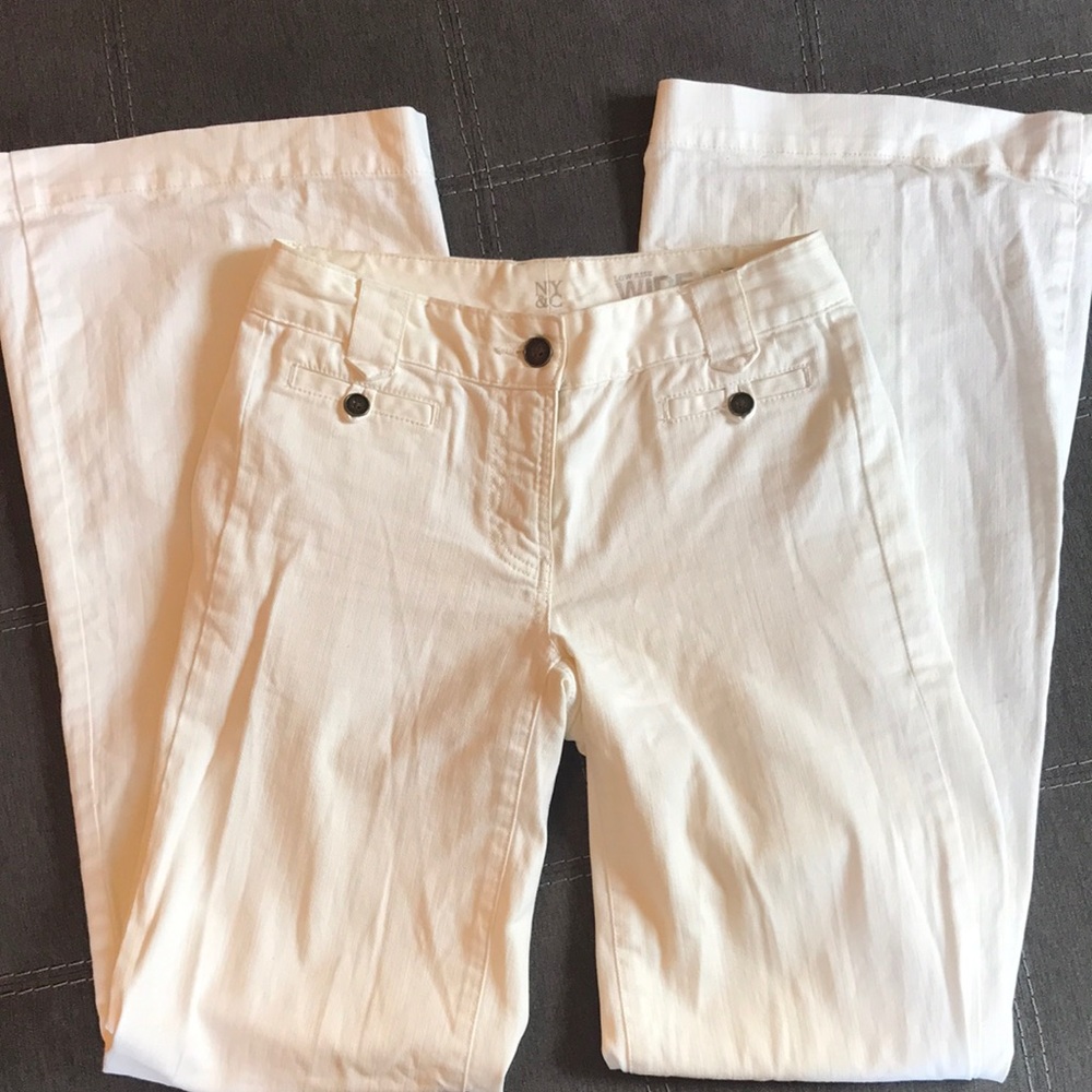 New York & Company low rise wide leg white trouser (size 0)